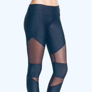 Onzie Mesh Snake Print Capri S/M